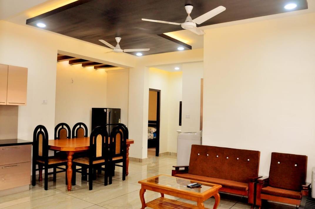 Baithul Kareem Apartment Kochi Luaran gambar